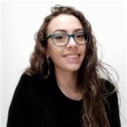 Me defino como una persona alegre y empatica. Siempre se me han dado muy bien los niños y creo que puedo encajar en este trabajo, dando clases de catalan, por ejemplo, ya que lo he hablado en mi casa con mi familia des de que nací